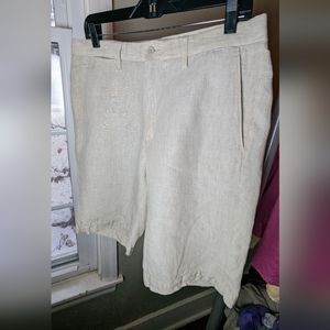 size 33 100% linen Black Saks Fifth Avenue men's khaki shorts.